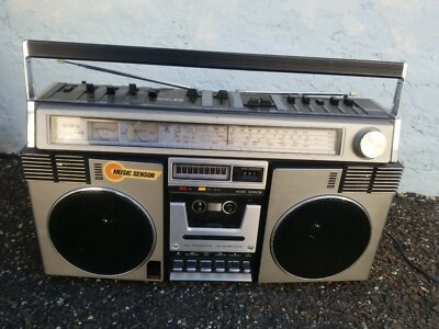AIWA TPR-945H, C Boombox Vintage 4 Band Radio Cassette/Recorder