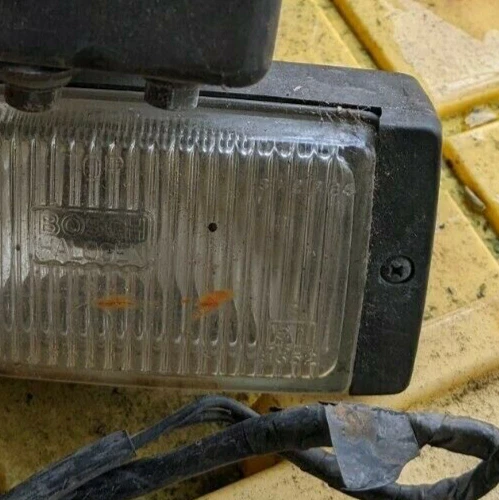 OEM 87-91 Volvo 780 Coupe BOSCH front bumper lower fog driving light lens clip - Image 4 of 4