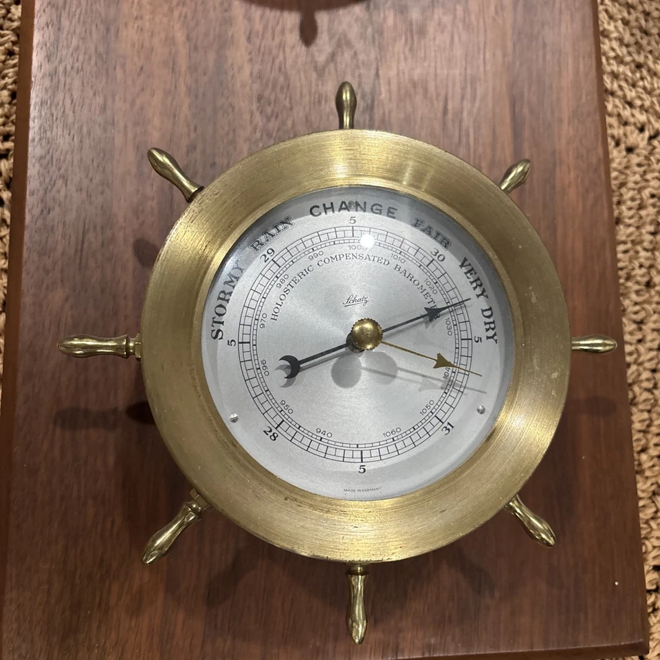 Reloj/barómetro Time & Tide de latón base de madera de cerezo 8 días, 7 joyas Foto 2 de 4