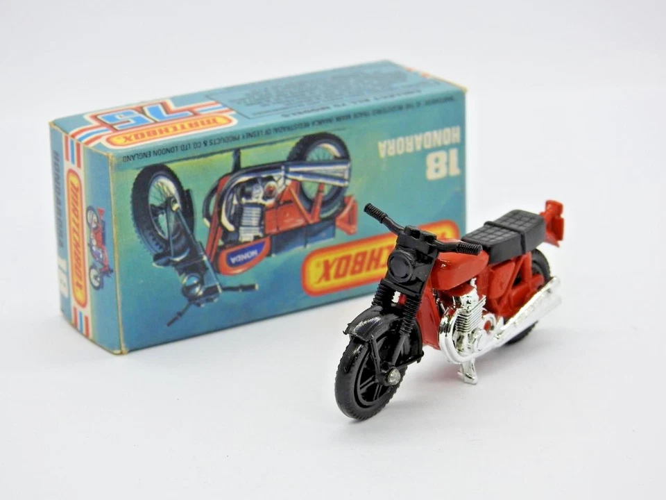 MATCHBOX HONDARORA MOTORCYCLE No.18 RED WITH BLACK WHEELS MINT IN L BOX 1975-80 - Image 4 of 4