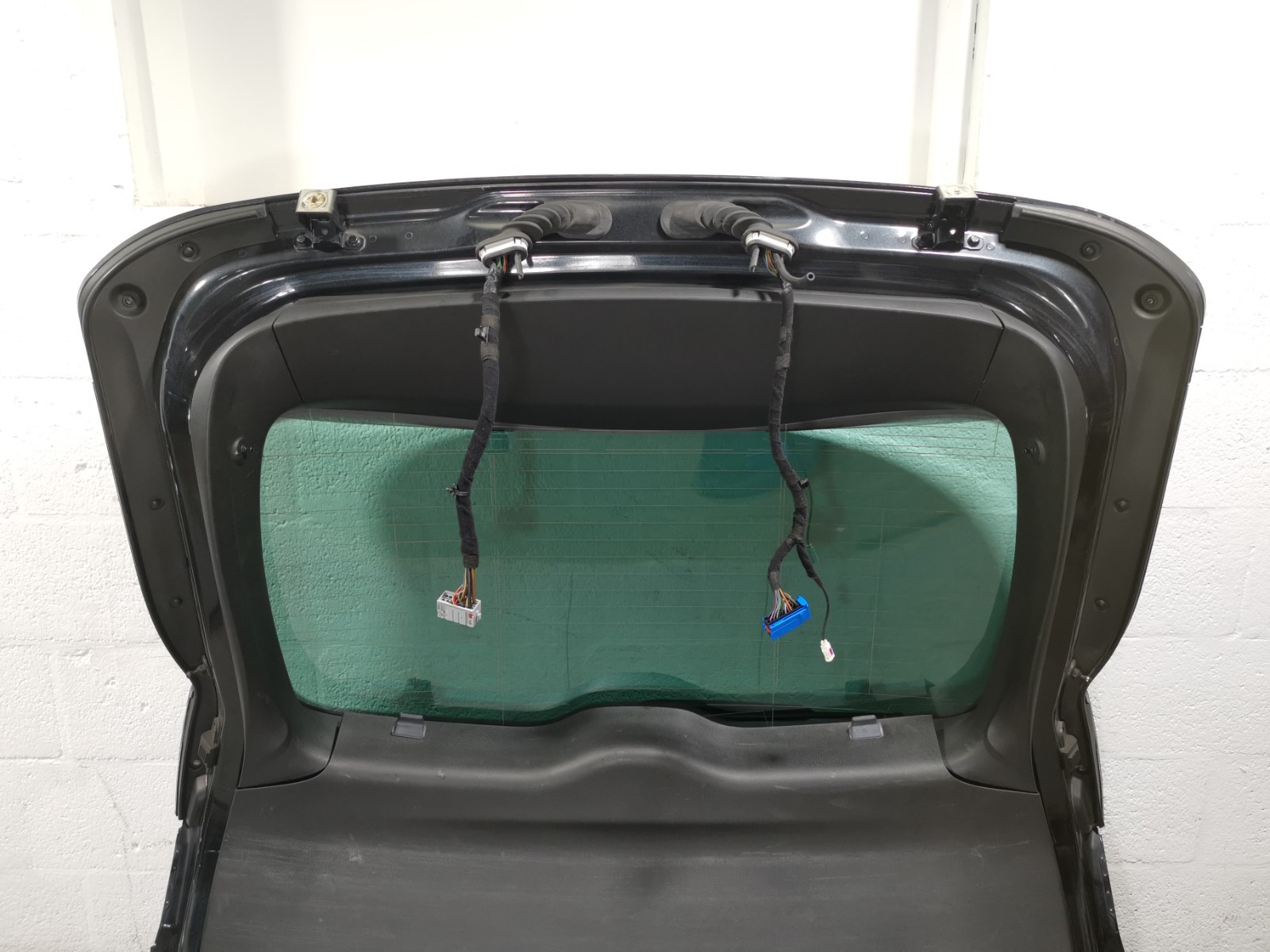 Maserati Levante S AWD 2017 Rear Trunk Tailgate Black Color With Trim Camera OEM