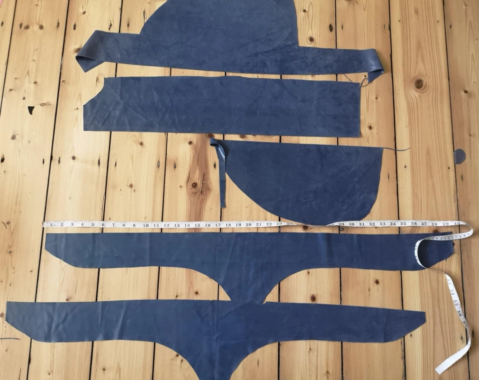 Pezzi di Ritagli in Lattice Scarti di Gomma Blu 0,4mm Radicale Confezione 220g - Immagine 2 di 4