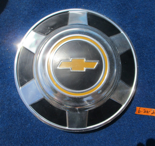 1973 1987 Chevy Pickup Suburban 3/4 Ton Hubcap Original GM Very Nice Anodizing