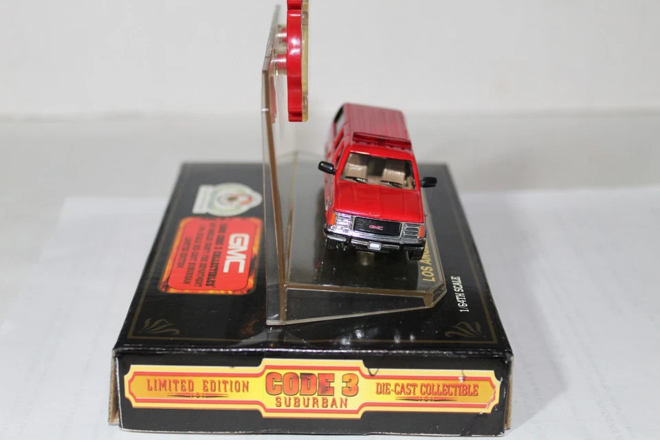 CODE 3 COLLECTIBLES GMC Suburban Los Angeles County Fire Dept. Battalion 12 - Image 3 of 4