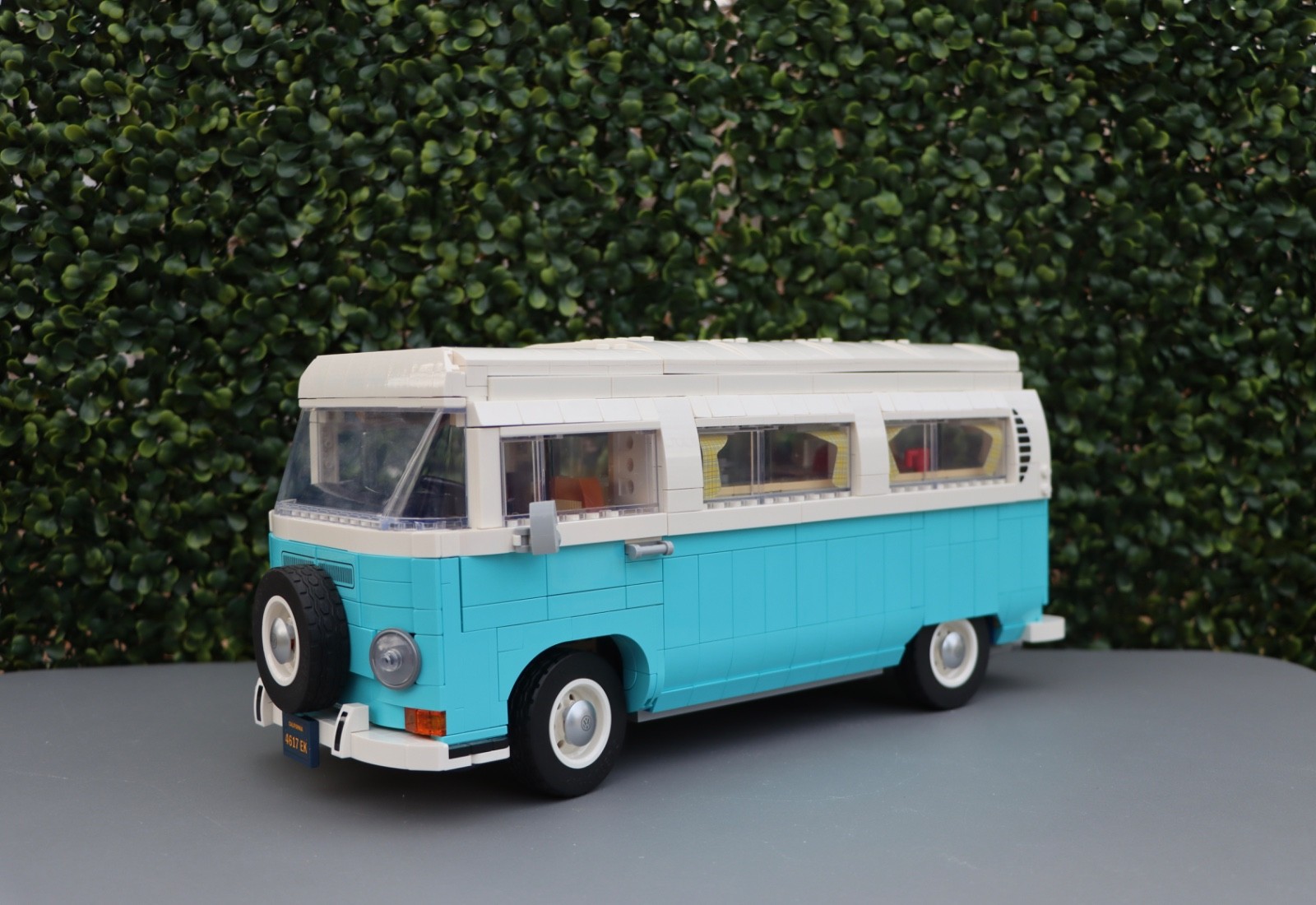 LEGO® Icons 10279 Volkswagen T2 Camper Van Missing Surfboard & Chairs! Read!