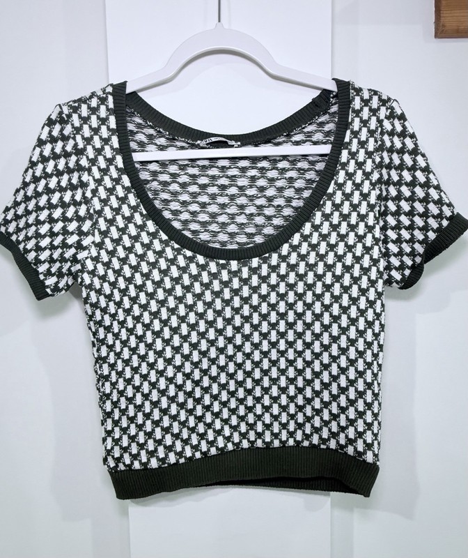 Zara Women's Black/White Geometric Knit Cropped Scoop Neck Top Short Sleeve S