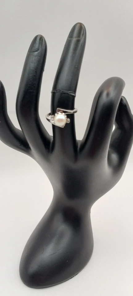 10k White Gold Ring W/ Pearl And 2 Cubic Zirconias Size 6.5 Vintage  - Image 2 of 4
