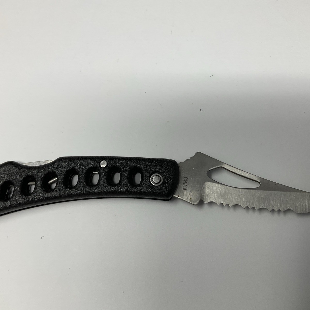 Frost Cutlery Flying Falcon Folding Knife Serrated Blade Lockback