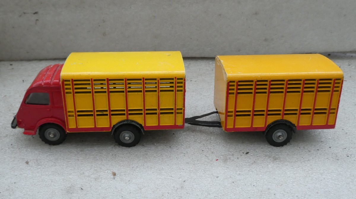 Vrachtwagens, bus en werken - CIJ. Camion Renault 2,5 T bétaillère avec