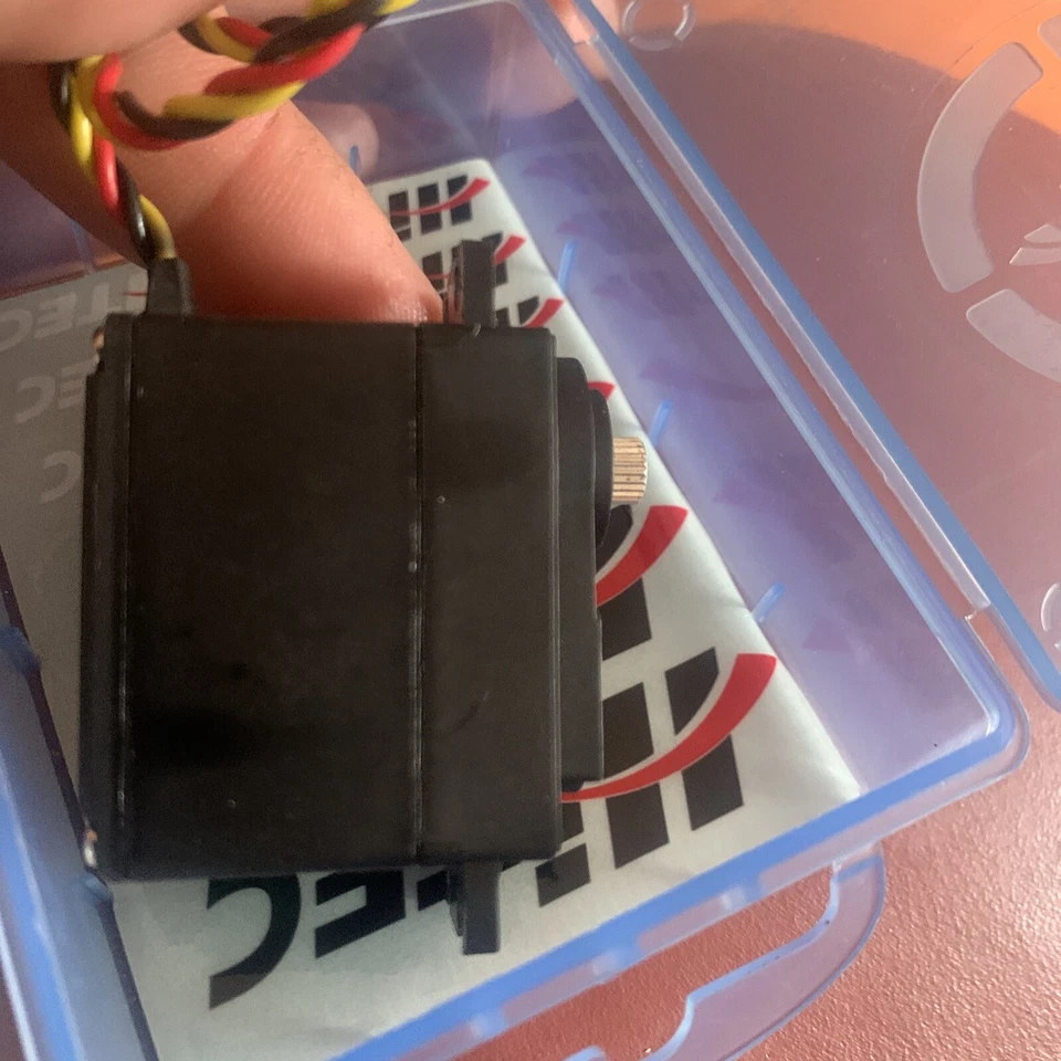 Excellent Hitec HS-865MG coreless ultra speed Servo - Image 3 of 3