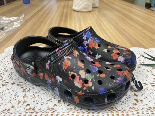 crocs women's classic printed floral clog