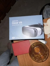 Samsung SM-R322NZWAXAR Gear VR Headset - Frost White