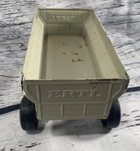 ERTL Vintage Ford AGCO WHITE Flare Box Grain Wagon Rubber Wheels 1/16 - Picture 5 of 6