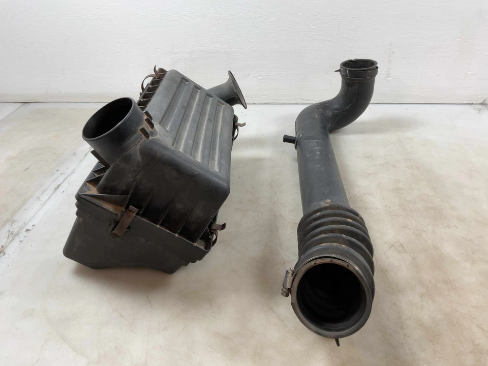 Оригинальный 6-цилиндровый воздухоочиститель Jeep TJ Wrangler 4,0 л с впускной трубкой 97-00 043526 - Изображение 2 из 4