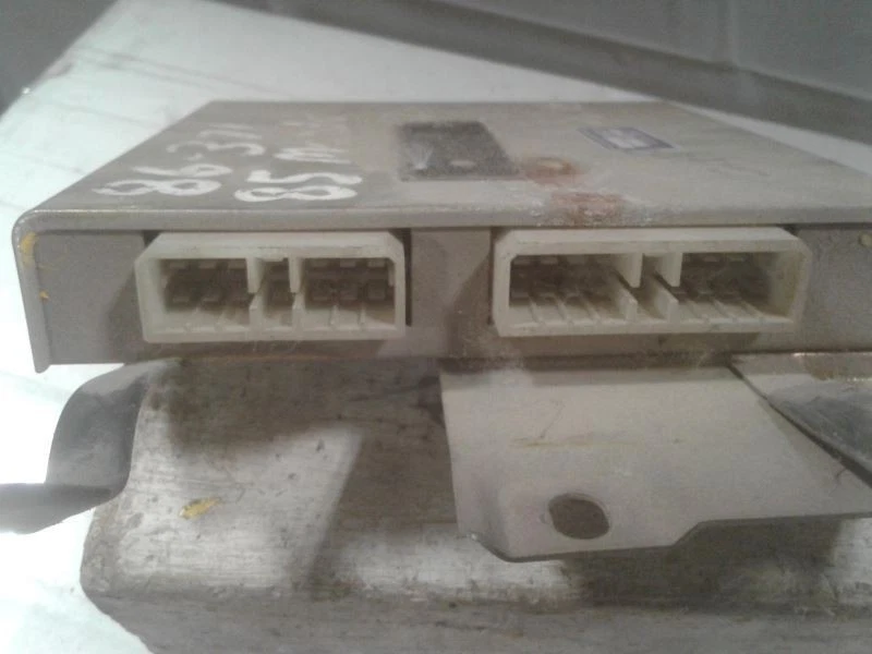 Módulo de control electrónico ECM del motor compatible con 83-85 MAZDA 626 579370 Foto 2 de 3