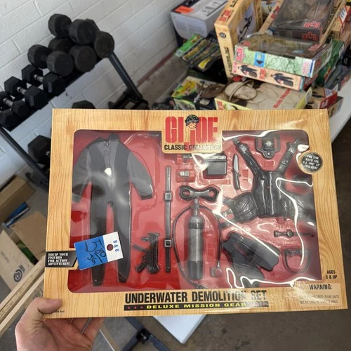 GI JOE UNDERWATER DEMOLITION SET - DELUXE MISSION GEAR CLASSIC COLLECTION G267