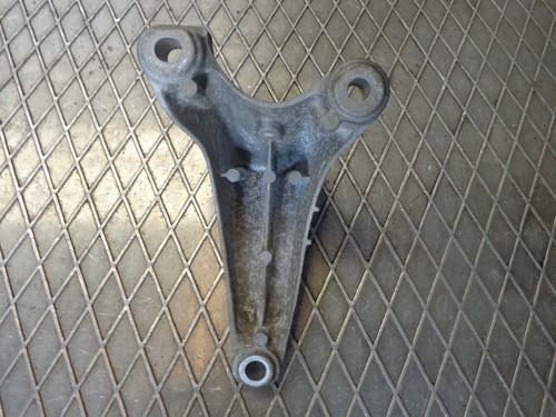 AUDI RS4 4.2 PETROL 2006 LEFT SIDE ENGINE MOTOR MOUNT BRACKET 4Z7 199 307 B - Imagen 2 de 3