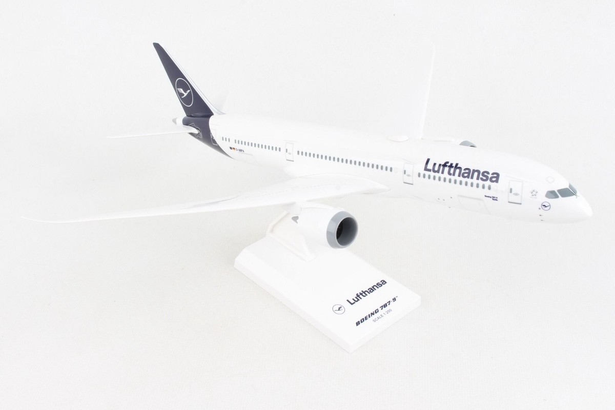 Boeing 787-9 Dreamliner 1:200モデル Amazon.com: Boeing Unified 787-9 Dreamliner 1:200 Model