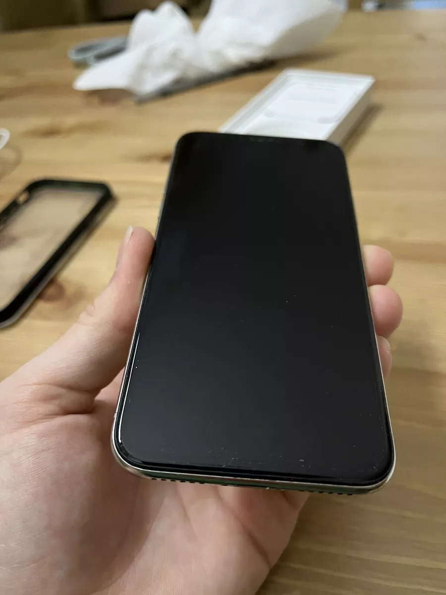 Apple iPhone X - 64GB - Silver (Unlocked) A1865 (CDMA + GSM)