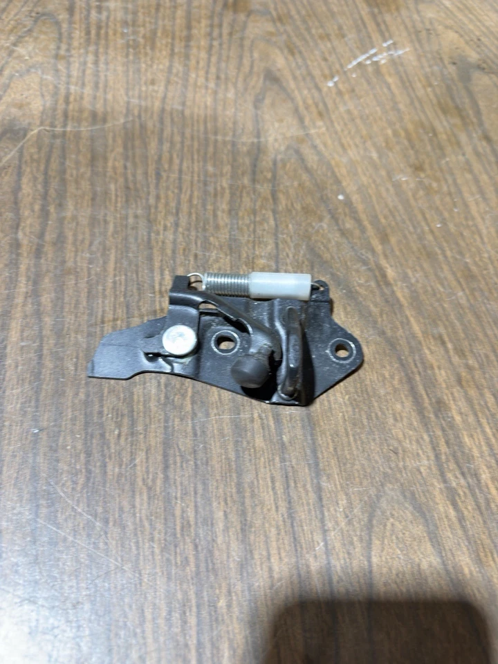 Scion FR-S 2013-2016 Brz tapa inferior maletero bloqueo pestillo Striker SU003-01467 Foto 2 de 3