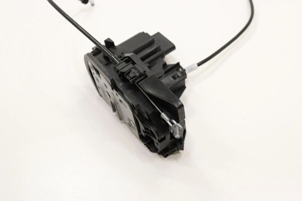 Actuador de bloqueo de pestillo de puerta delantera derecha Volvo XC90 2016-2025 OEM 31440998 Foto 3 de 4