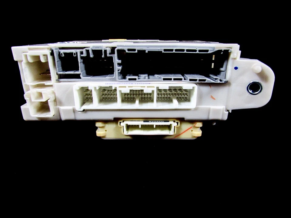 Centralina Lexus IS II XE2 rete di bordo interno portafusibili destra - Immagine 4 di 4