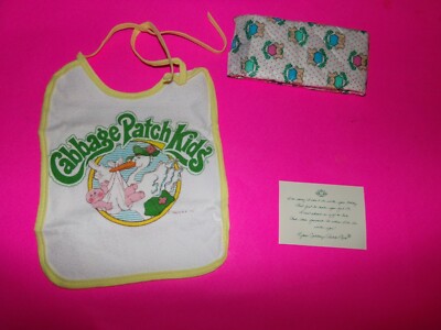 XAVIER ROBERTS CABBAGE PATCH LÄTZCHEN UND WINDEL GESCHENKSET alt Vintage 30+ Jahre gelb