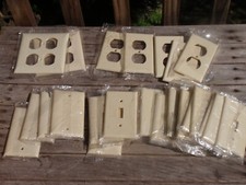 LOT OF 27 VINTAGE  WHITE PLASTIC  SWITCH PLATES & OUTLET COVERS 