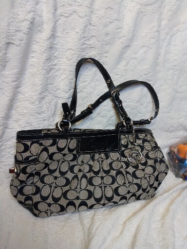 Vintage Coach Hand Bag Black Zipper Purse 15 Vintage Coach Hand Bag Black Zipper Purse 15