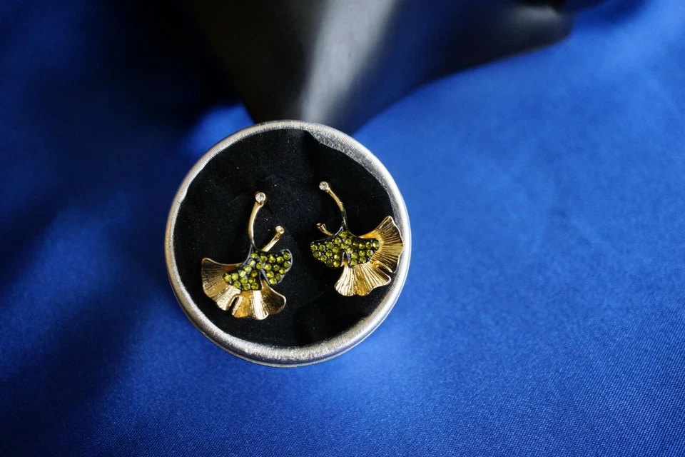 Ohrringe Stecker Gold Peridot Ginkgo Blatt Jugendstil - Bild 2 von 3