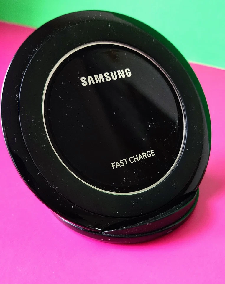 Soporte de carga inalámbrica Samsung de carga rápida EP-NG930 + adaptador y cable Foto 2 de 4