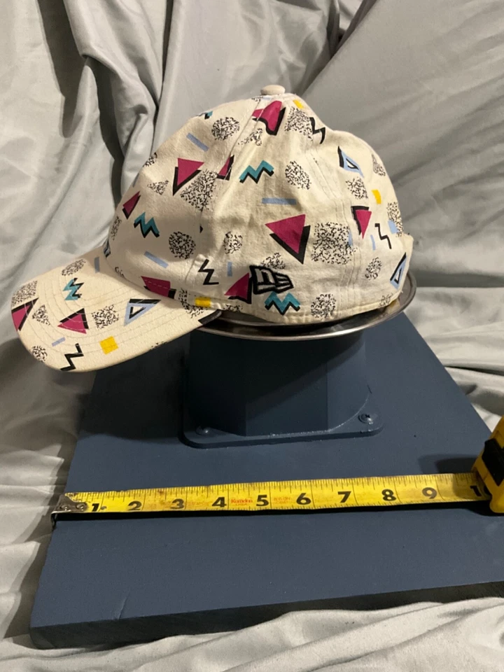 Gorra New Era 9Twenty Blanca 90’s Tema 90’s Estampado Retro Correa Trasera Foto 2 de 4