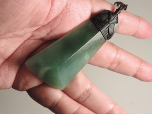 Grünstein Jade Pounamu Nephrit POLIERT Qualität blaugrün INANGA PYRAMIDE TOKI - Bild 4 von 11