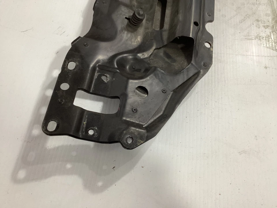 BMW 528i E60 2008-2010 soporte de radiador superior delantero 7502056 OEM. Foto 3 de 4