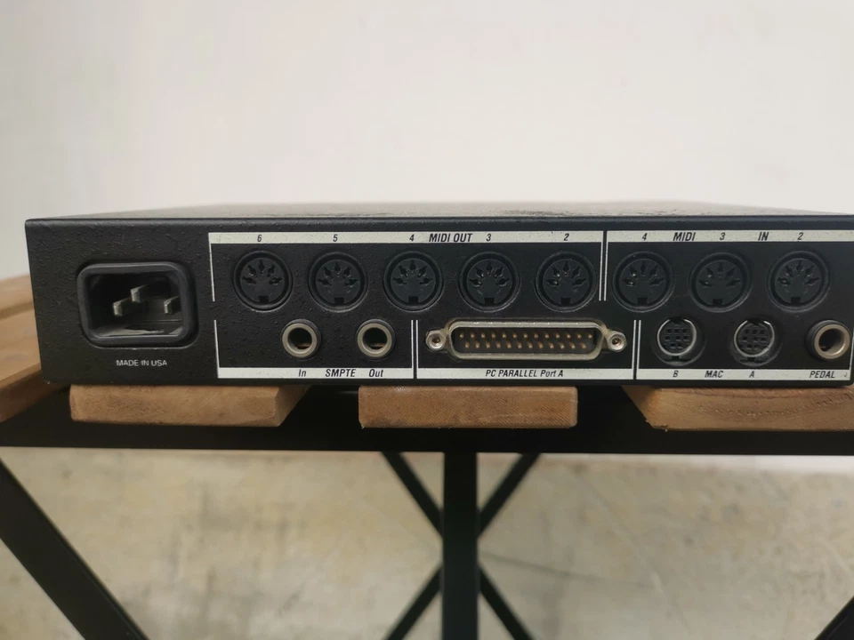 Motu Micro Express USB MIDI Interface SMPTE - Image 2 of 2