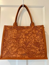 Borsa grande da ufficio Darcy Marks London - pelle vegan con floreale in rilievo + inserto