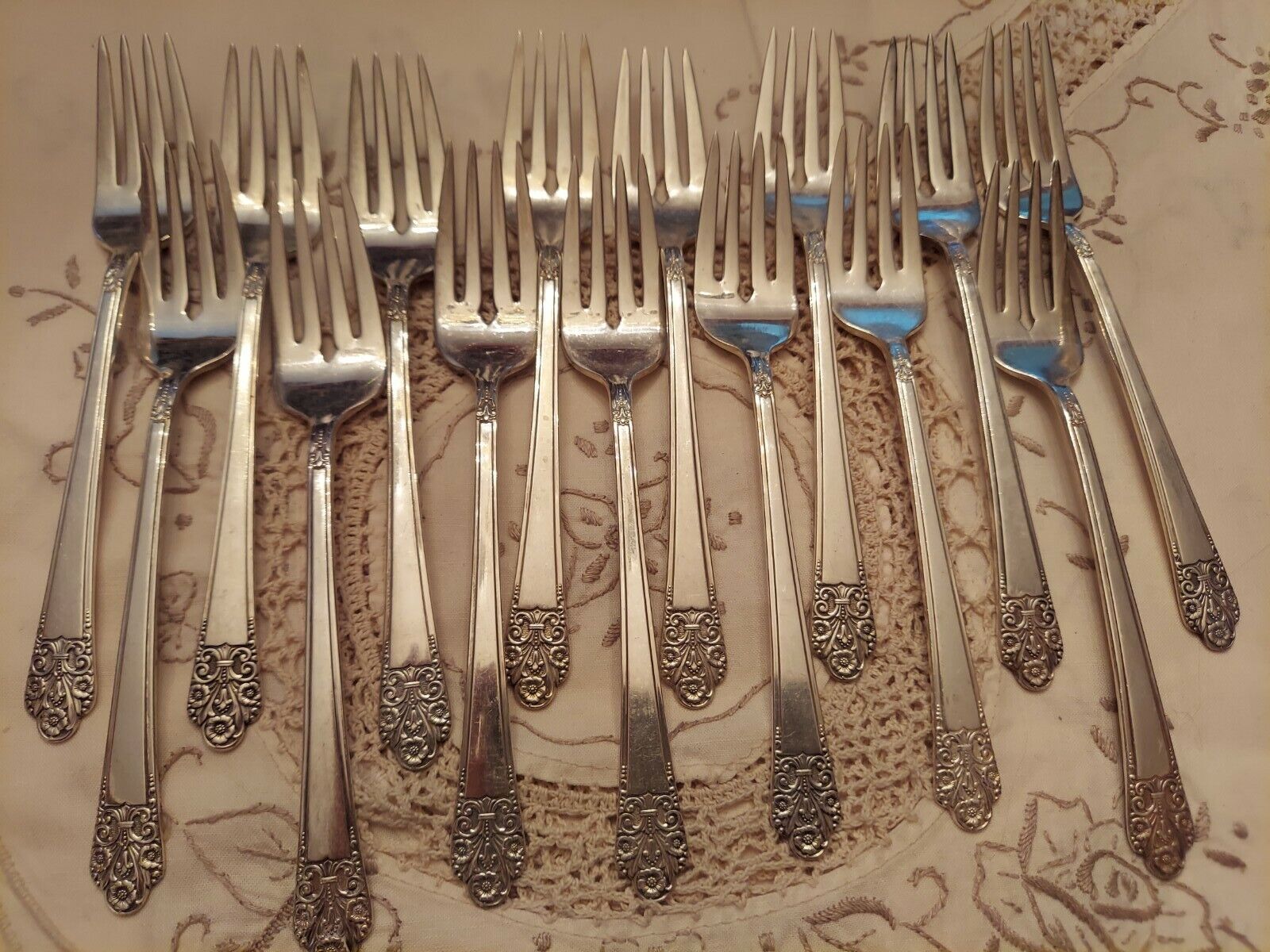 service Rogers Precious 15 Silverplate salad Flatware Forks dessert Exc security