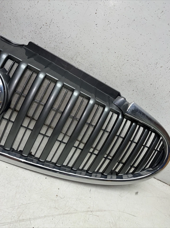 04-07 BUICK RAINIER PARACHOQUES DELANTERO SUPERIOR REJILLA CON EMBLEMA INSIGNIA D322 Foto 4 de 4