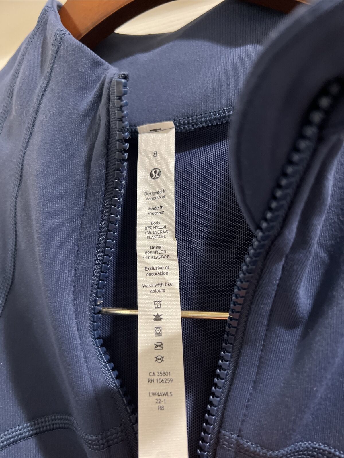 今ならほぼ即納！ Lululemon サイズ8美品 Luon Jacket Define