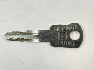 GI GREENWALD SENTINEL G3338 KEY  Vending Laundry Machine cabinet coin box door