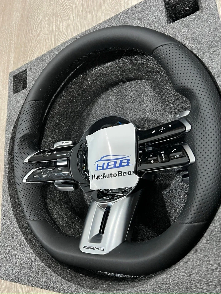 Volante de cuero AMG para Mercedes-Benz GLA GLC GLE GLS E63 G63 C300 2008+ Foto 2 de 4