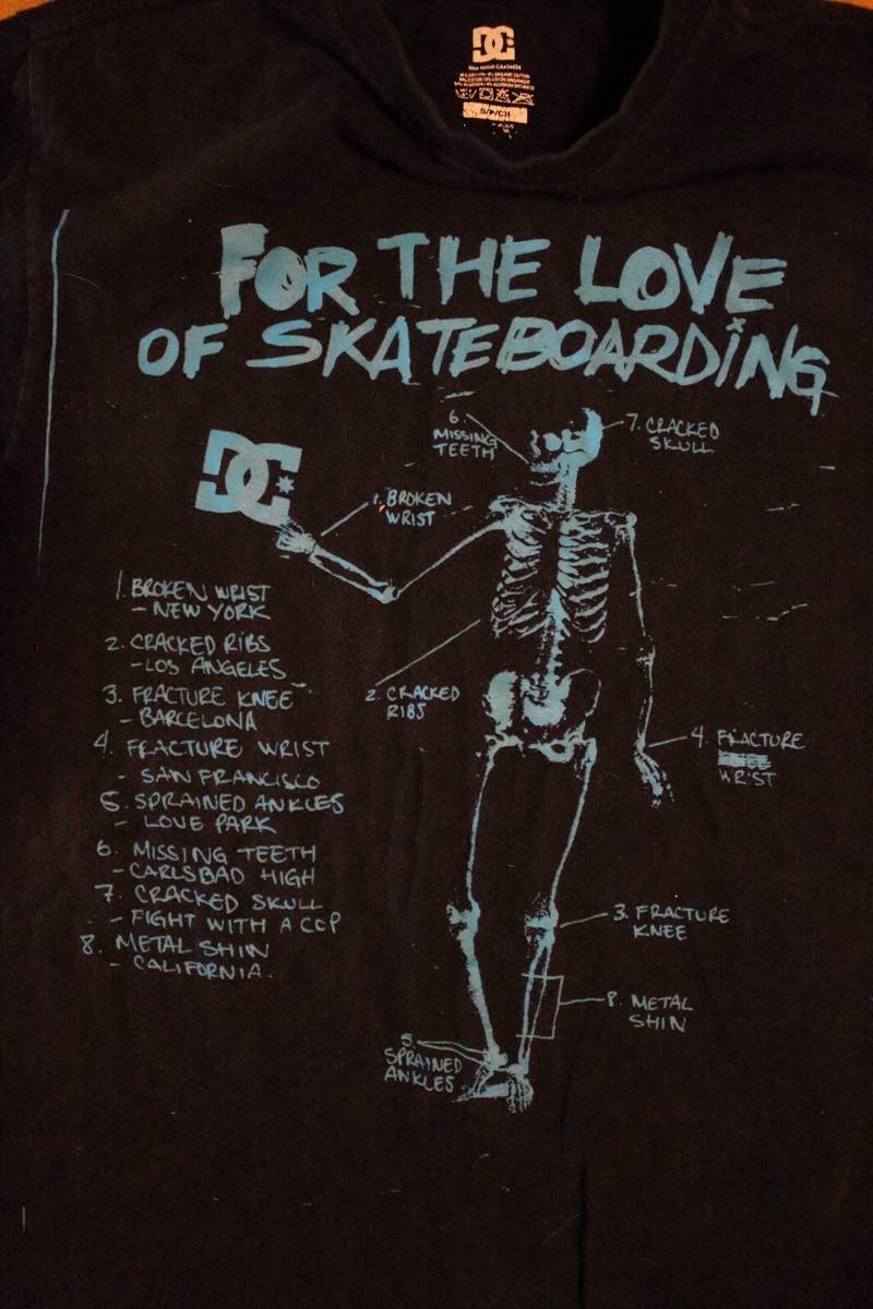 Men's DC Skate Skeleton Bones Skateboard Graphic Shirt Size Small