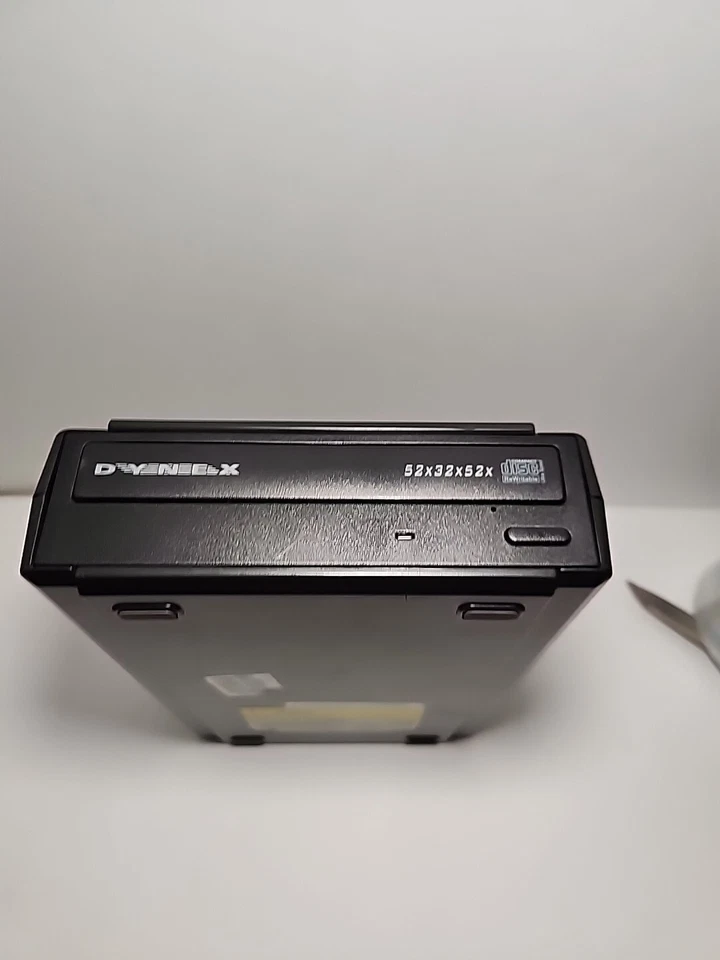 Dynex 52x32x52 External USB 2.0 CD-RW Drive DX-ECDRW200 - Image 2 of 4