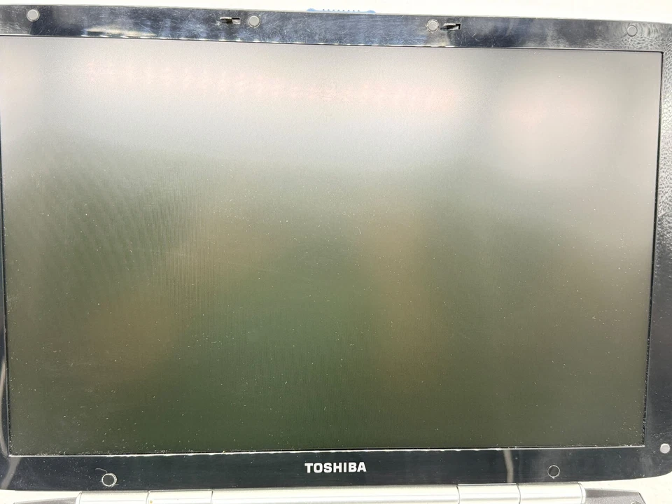 Toshiba Satellite P25-S507 Pentium 4 512 MB Geforce FX Go5200 SIN PIEZAS DE AC/HDD. Foto 3 de 4