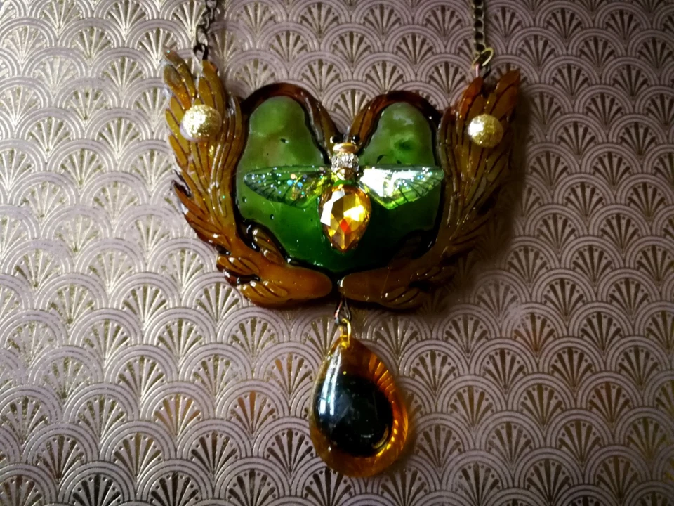 Queen Bee Necklace Luxury Jewelry Crystal Stone Bumble Honey Bee Nest Blazon Bib - Image 2 of 4