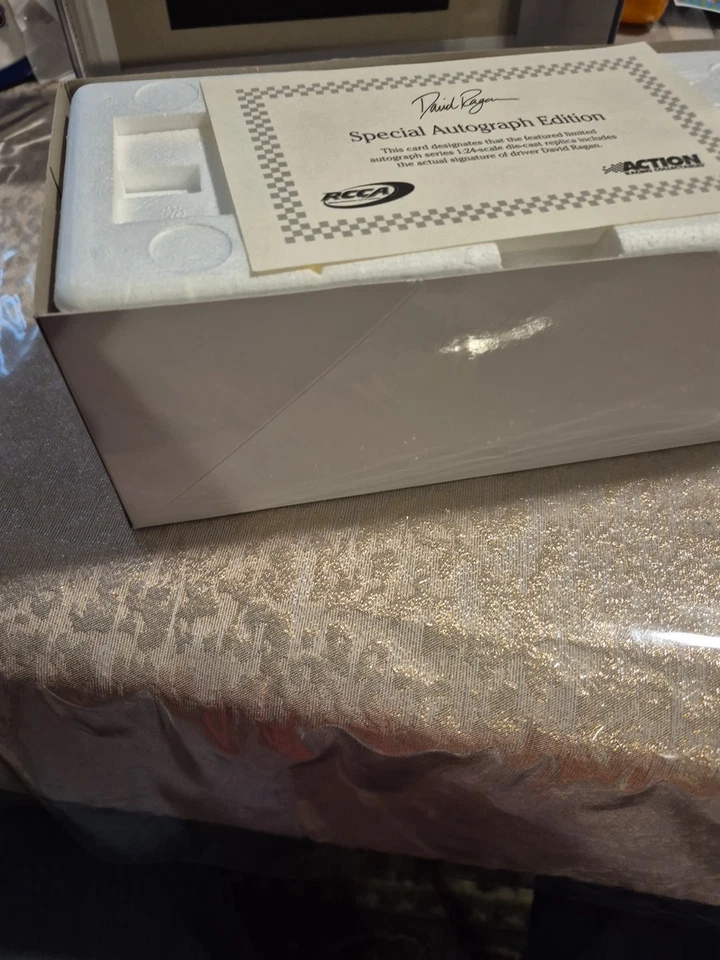 David Ragan Nascar 2014 Lionel Racing Car #34 Farm Rich Ford 1:24 Signed NEW - Image 4 of 4