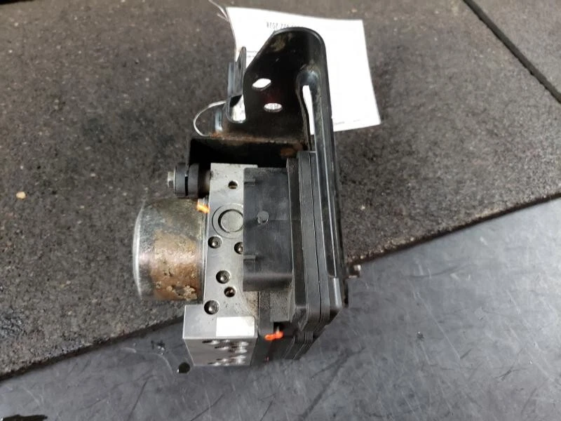 Conjunto de módulo de freno antibloqueo bomba ABS Nissan Rogue 2008-2009 OEM Foto 2 de 4