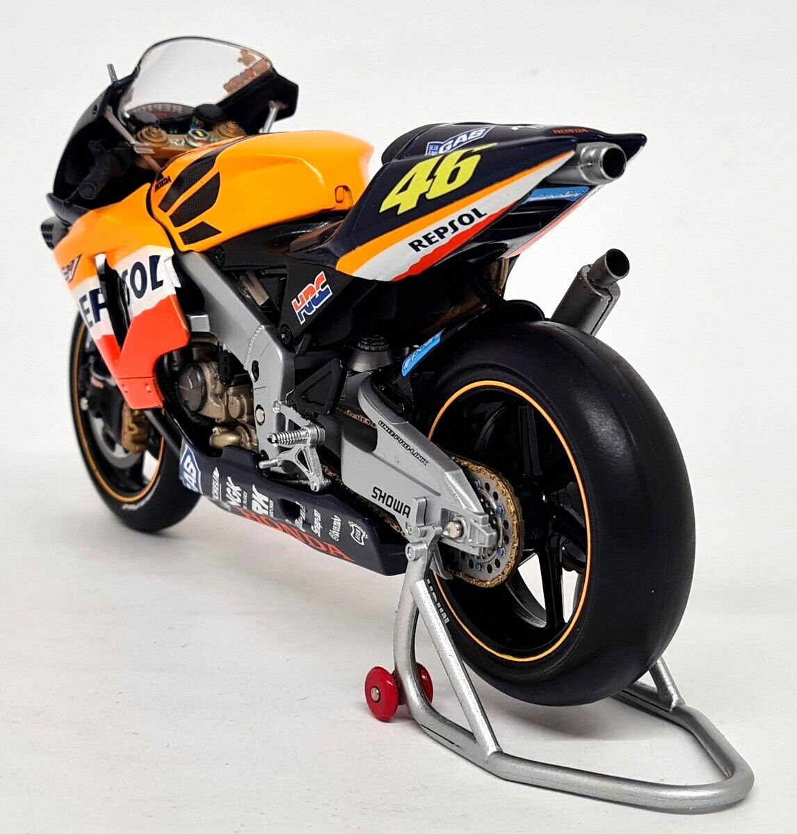 Minichamps 1/12 Honda RC211V 2002 Valentino Rossi Repsol Minichamps 1/12 Honda RC211V 2002 Valentino Rossi Repsol