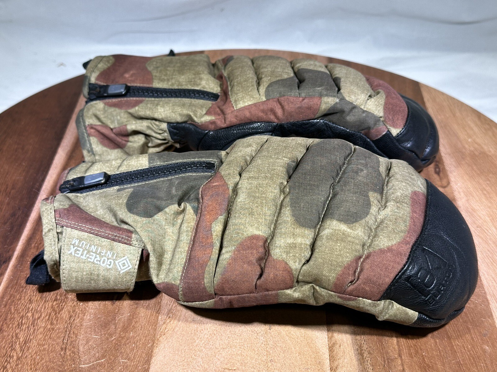 Burton [ak] Oven GORETEX INFINIUM™ Mittens Size XS Camo Mitt Gloves