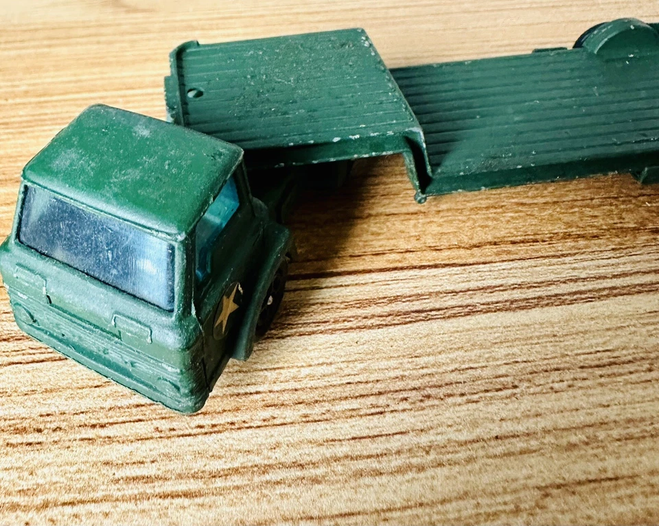 CORGI JUNIOR WHIZZWHEELS FORD D SERIES TANK LOW LOADER GREEN 80 - Image 4 of 4